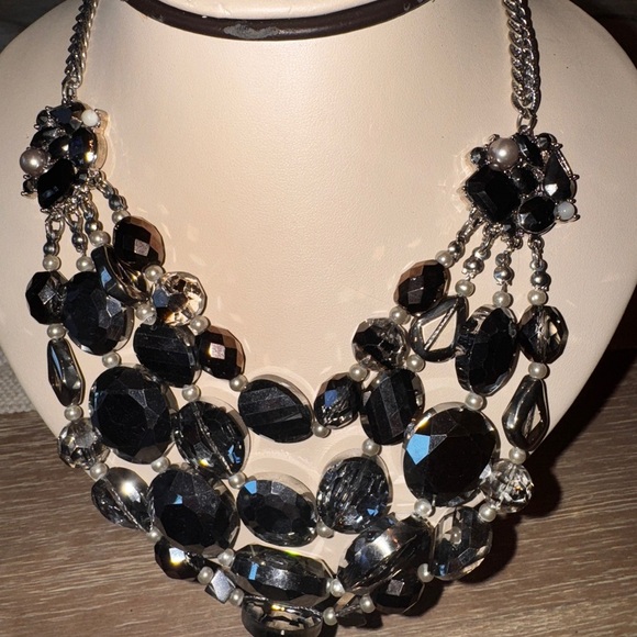 White House Black‎ Market Black and Silver Necklace - Picture 2 of 8